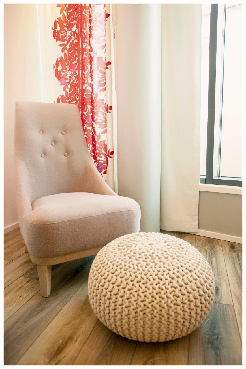 Crystal Arctic Suites Rovaniemi Dış mekan fotoğraf A chair with a pouf