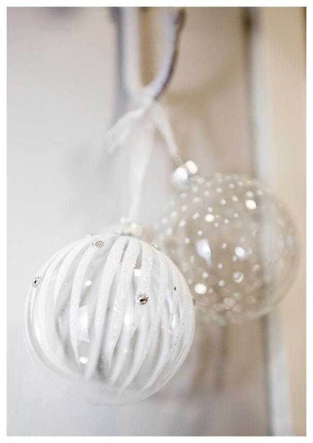 Crystal Arctic Suites Rovaniemi Dış mekan fotoğraf A photograph of a white and clear glass bauble